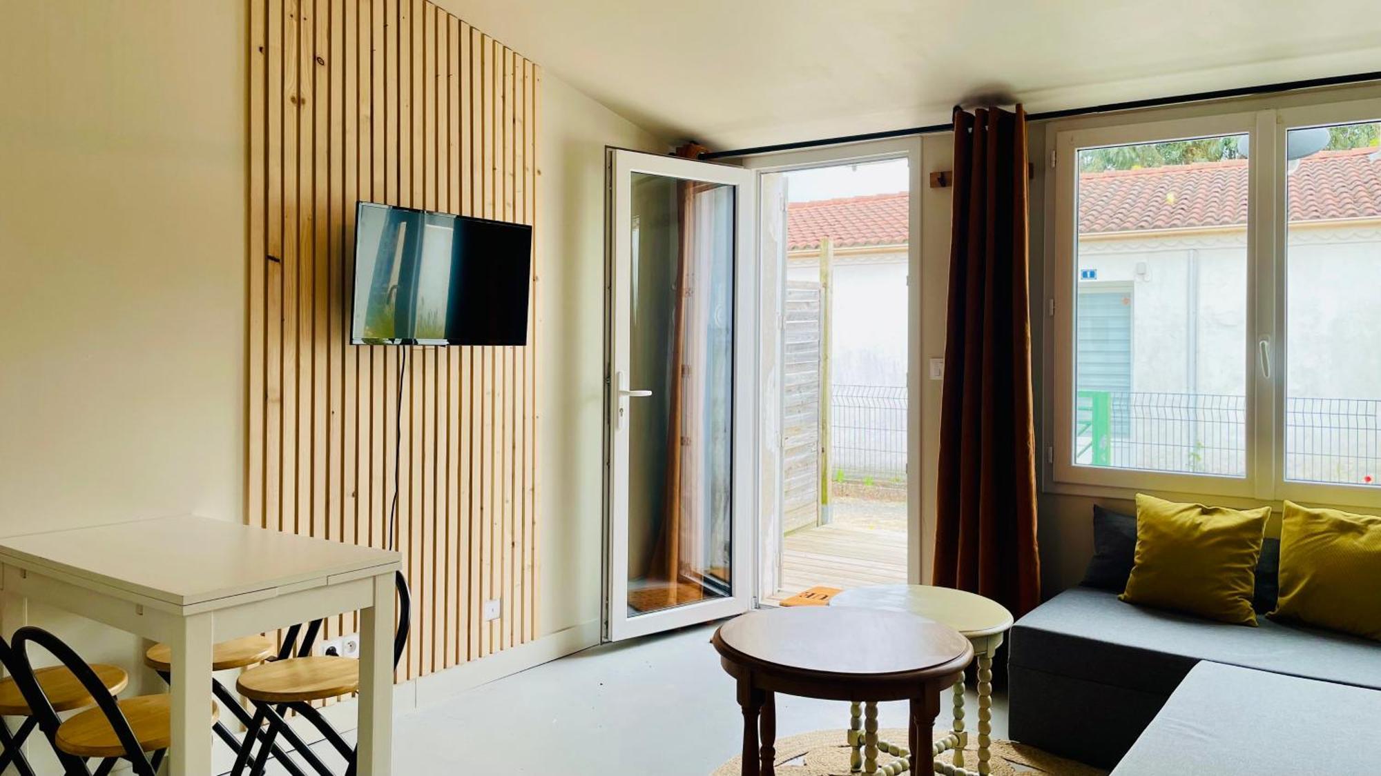 Petite Maison En Bord De *
